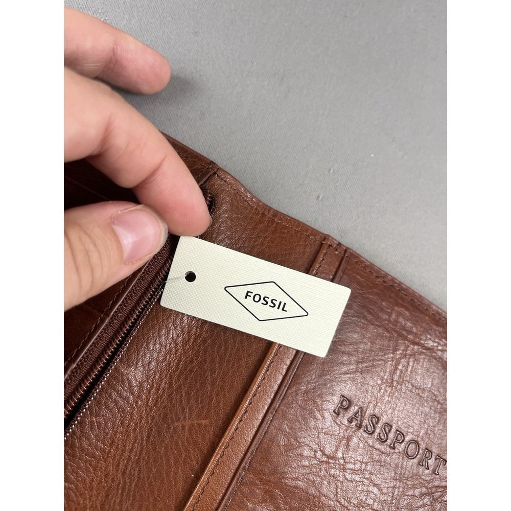 Fossil Men's Genuine Leather Brown Bifold Wallet Card and Passport Holder - Picture 2 of 15